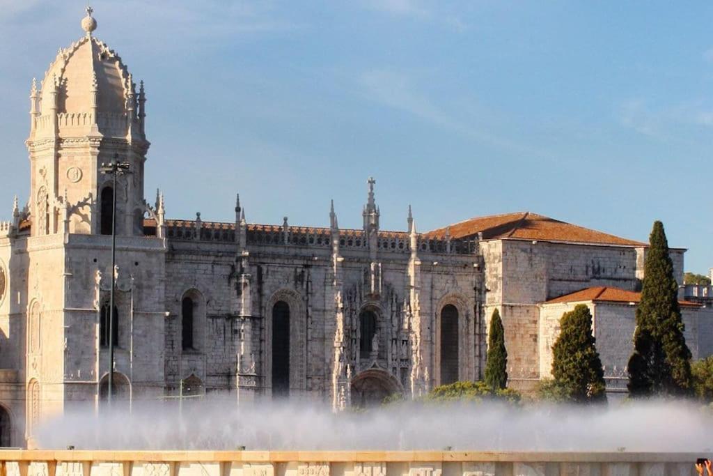 Classic Lisbon Homes: Bright & Central In Belem Extérieur photo